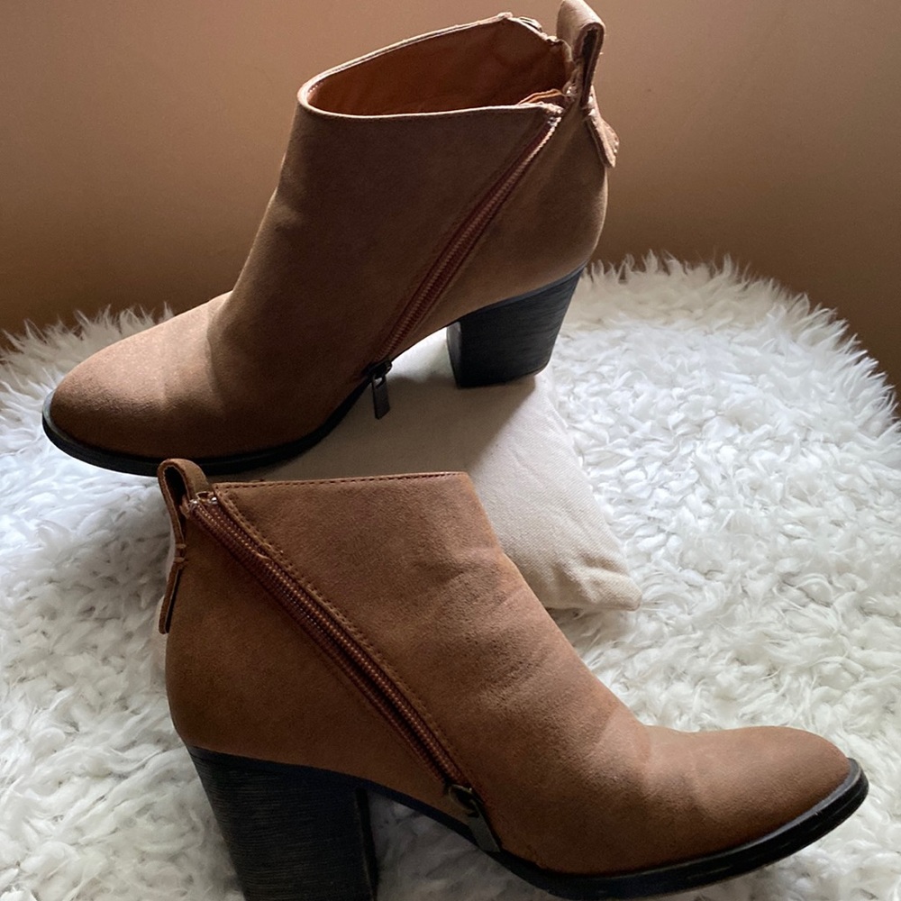 Ankle boot’s excellent condition! Hardly worn, very comfortable